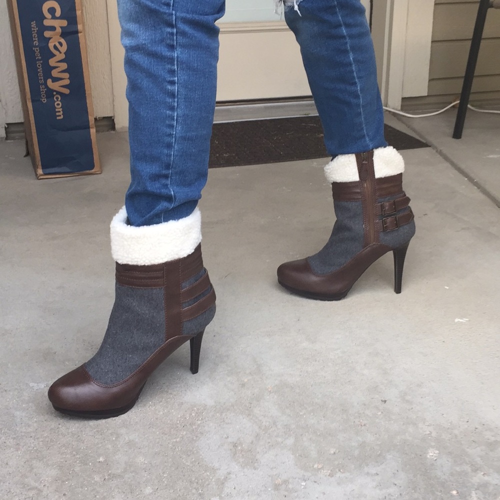 NWOT Elle boot size 10 blue denim and brown man made material heels - Picture 1 of 5